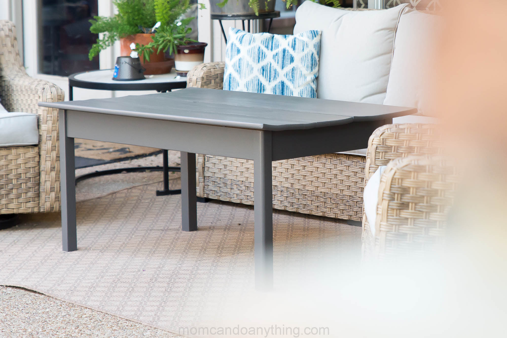 Outdoor Coffee Table DIY - Mom Can Do Anything